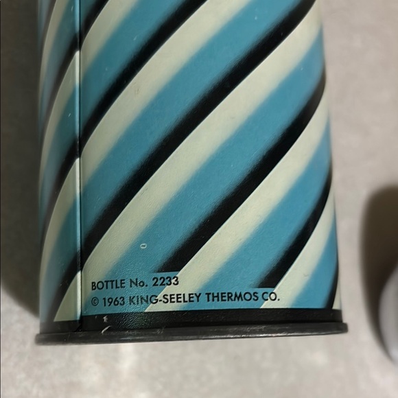 Vintage King-Seeley Keapsit Thermos Blue and White Striped Retro Thermos - Picture 8 of 8
